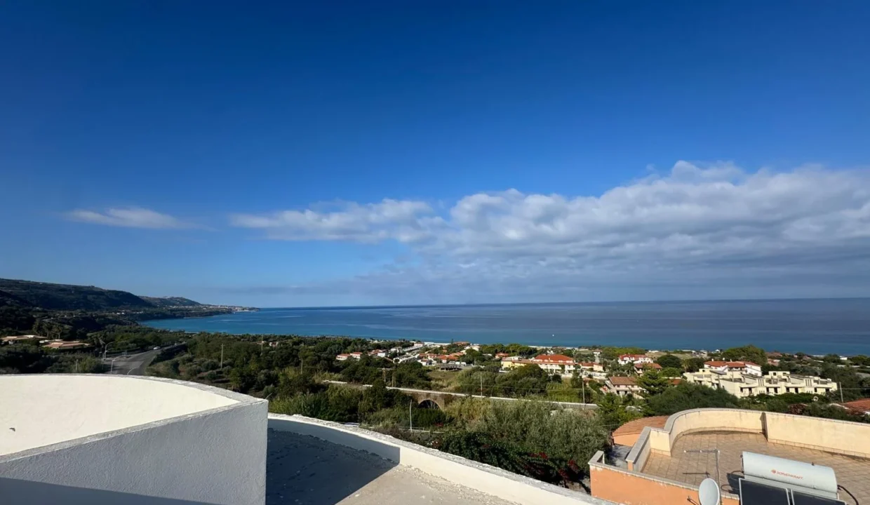 contemporary-villa-featuring-swimming-pool-terrace-tropea-calabria